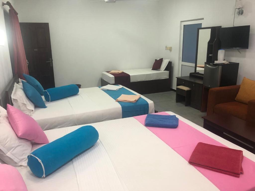 Sea Breeze Hotel 미리사 외부 사진