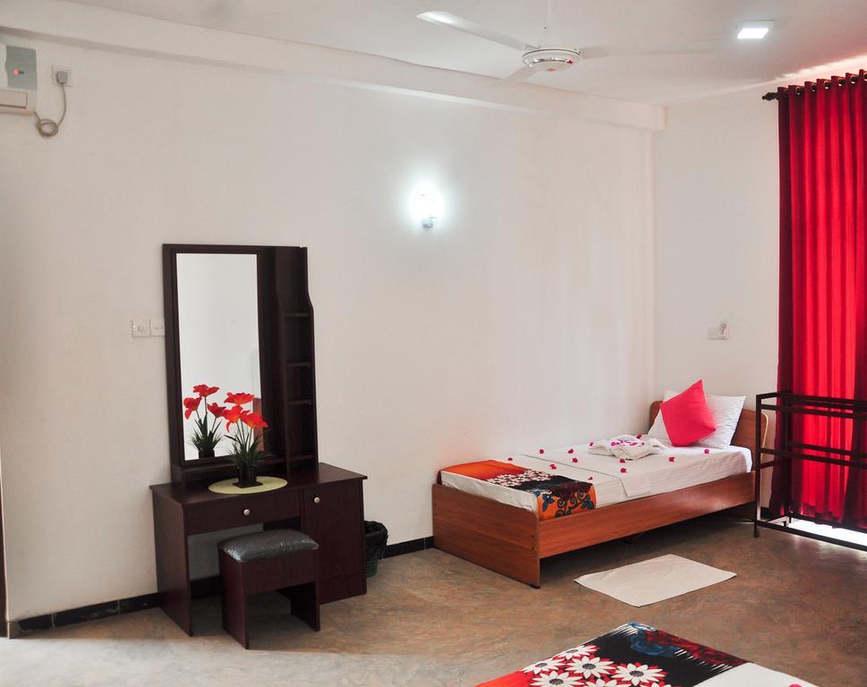 Sea Breeze Hotel 미리사 외부 사진
